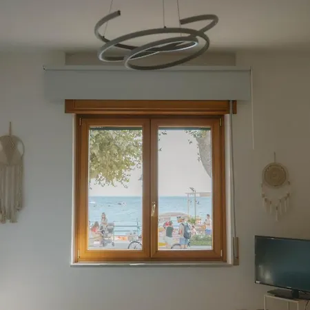 Beachfront By Immobiliare Gloria *